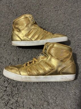 Gold adidas neo